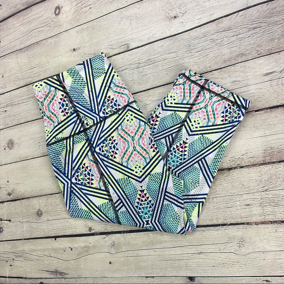 Victoria's Secret Women’s Geometric Capri Legging BasCourt KNOCKOUT Medium EUC - Picture 2 of 10